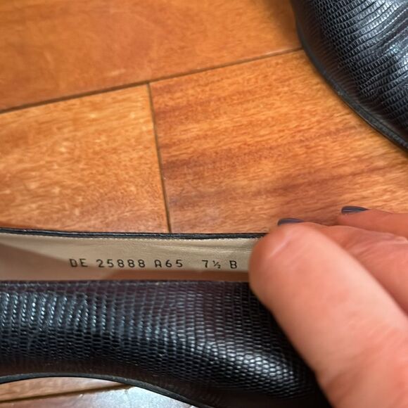 Salvatore Ferragamo Women's Black D'Orsay 2.5 Heels Sz 7.5B - Picture 8 of 9